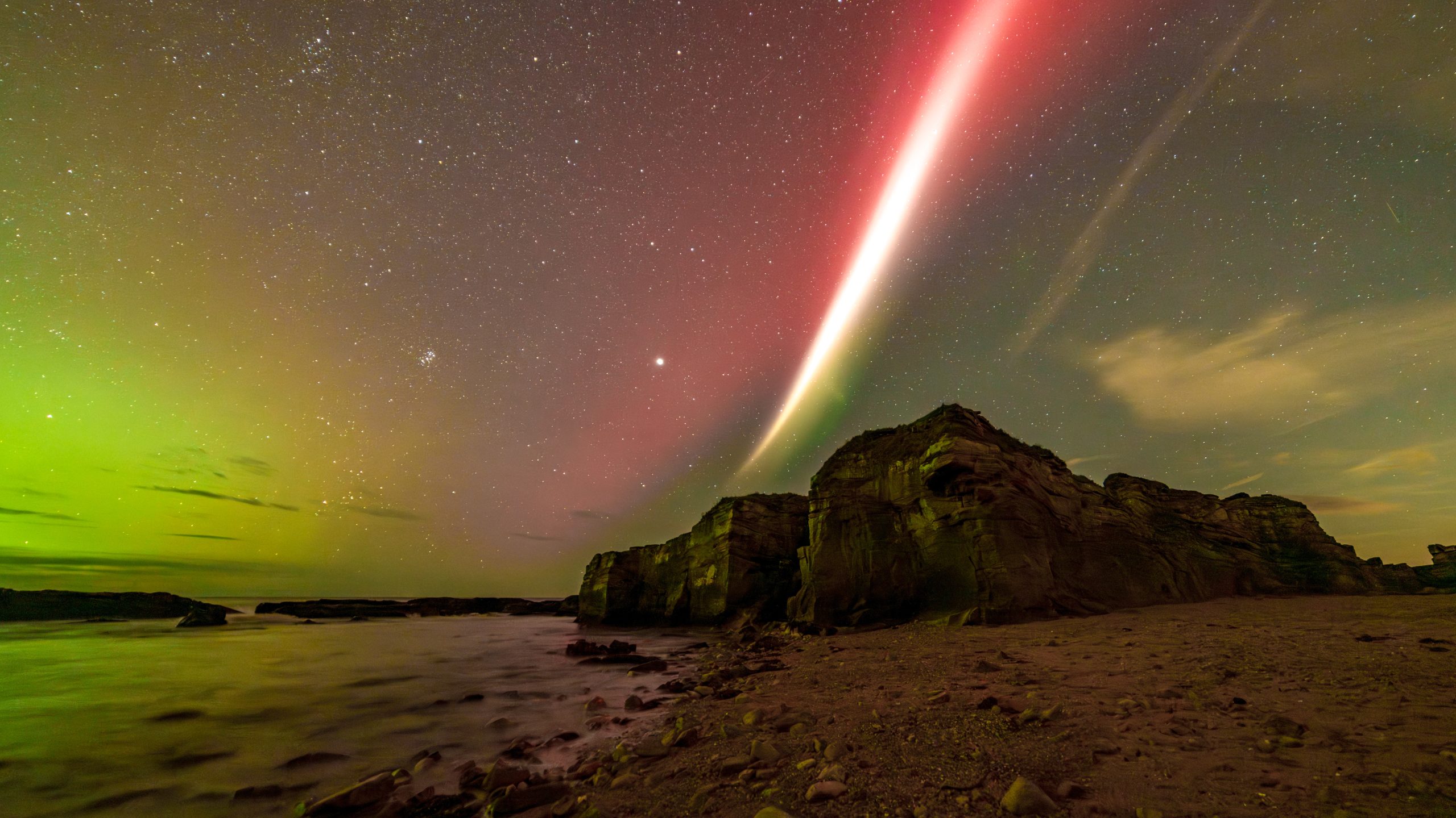Photographer captures the aurora, STEVE, Milky Way, and a shooting star in one photo
